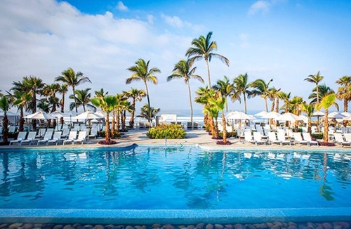 Granjas del Marques Apartment | 2 Bdrm Suite w/Kitchenette on the Beach in Acapulco