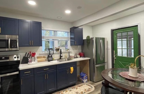 Brandywine Apartment | 2 bedroom 1 bath Farmhouse Apartment Near DC- Full Kitchen, Laundry, Gym & Sauna