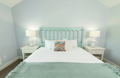 Lackey Resort | 2-bedroom 2 1/2 bath in peaceful Williamsburg with pools and fitness center