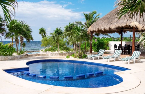 Akumal Condo | 2 Bedroom (3 beds) Beachfront Condo Akumal 201