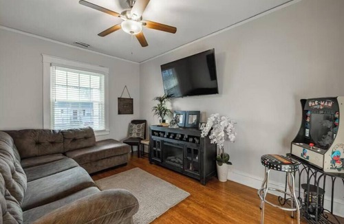 South Richmond Apartment | 2 BR Charming Single Family Home near VCU