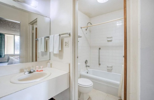 Templeton Apartment | 2 Full Bed|Smoking|Petersburg VA