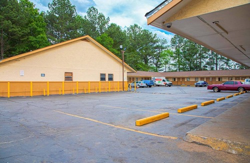 Candler-McAfee Apartment | 2 Full Beds|Non-Smoking
