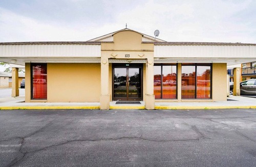 Williamston Apartment | 2 Full Beds | Williamston