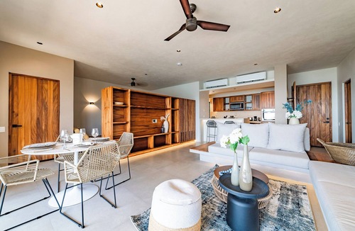 Centro Condo | 2 King Bed Suites, Ocean Views & Beach Access