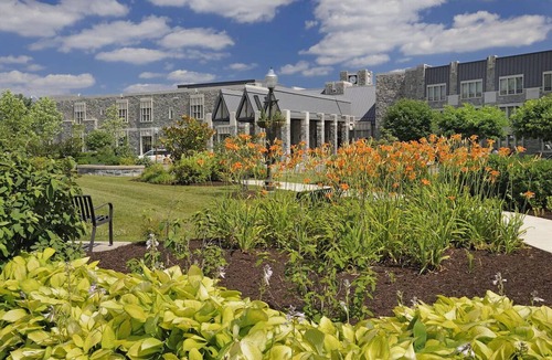 Blacksburg Hotel | 2 Queen Beds Suite | Free Parking | Near Campus & Downtown