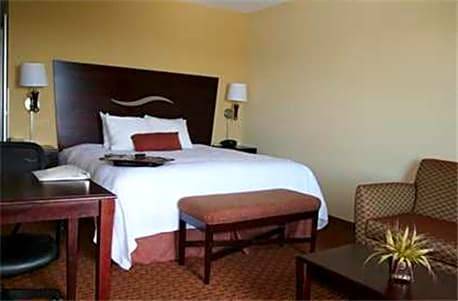 Galax Hotel | 2-Star Hotel ∙ Hampton Inn Galax