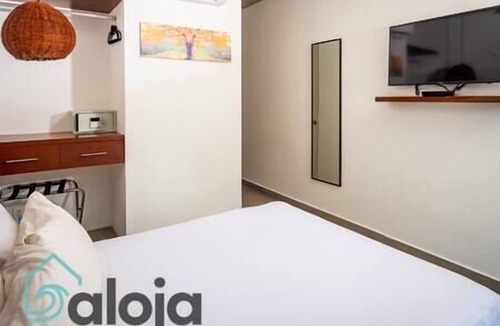 Tulum City Center Hostel | 207 - Suite with balcony and rooftop pool