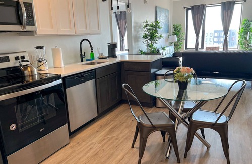 Elizabeth Apartment | 2BR apt next to EWR c01k