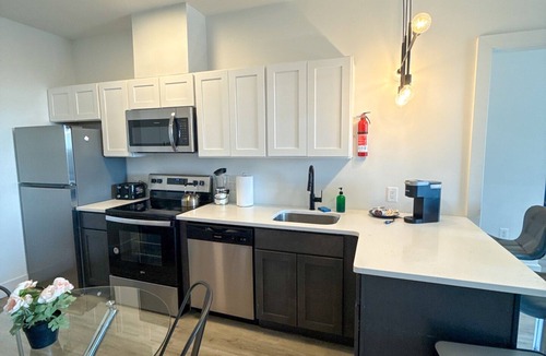 Elizabeth Apartment | 2BR apt next to EWR c01k