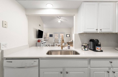 Haile Plantation Condo | 2BR Haile Village Condo | Near UF, Pool + Gym
