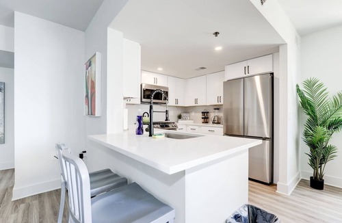 Crystal City Apartment | 2BR Modern Apartment Near DC & Airport