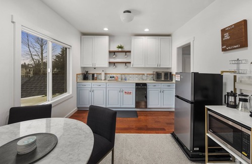 Enumclaw Condo | 2nd floor in Duplex 2BR close to Mt. Rainier