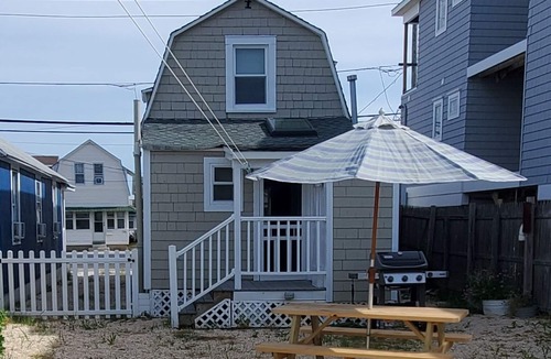 Manasquan House | 3 bed 2 blocks from Beach. Parking & BEACH BADGES INCLUDED