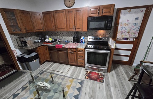 Irvington Apartment | 3-bedroom 3 bathroom apartment in delightful Irvington, Free WiFi/Free Parking