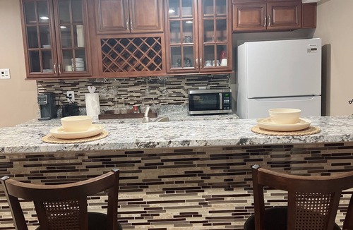 Montclair House | 3-bedroom apartment in Woodbridge close to shopping centers, Quantico and DC