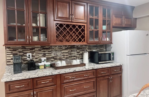 Montclair House | 3-bedroom apartment in Woodbridge close to shopping centers, Quantico and DC