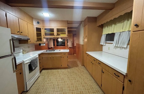 Lebanon House | 3-bedroom house in welcoming Lebanon with cool AC comfort