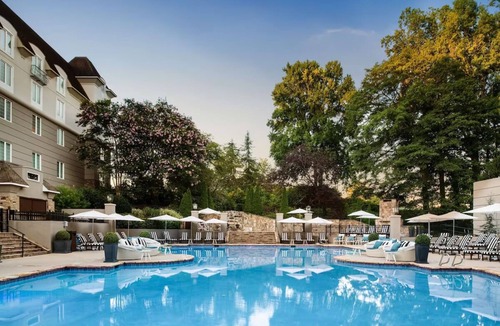 Braselton Hotel | 3 Chic Rooms w/Modern Comforts by Bob Ross-Worthy Lake for Couples Escapes