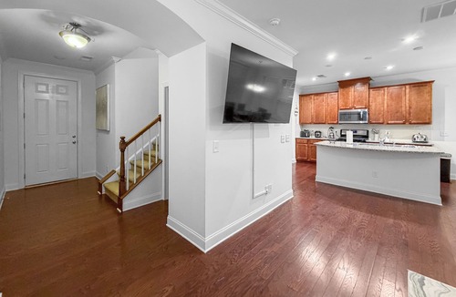 Charlotte House | 3 King Bdrs - Modern Fully Equipped Upscale House