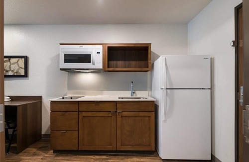 Rockledge Hotel | 3 Rockledge Rooms with Kitchen + Pet-Friendly Near Cocoa Beach & Local Parks