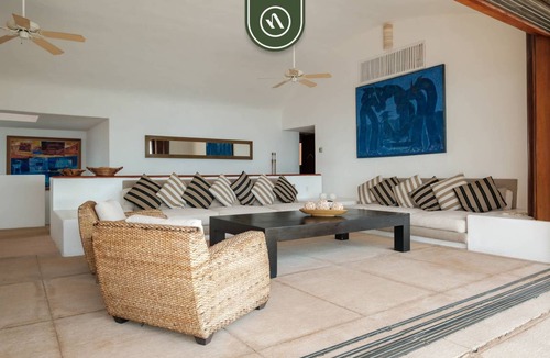 Ixtapa House | 300 m² House ∙ 4 bedrooms ∙ 16 guests
