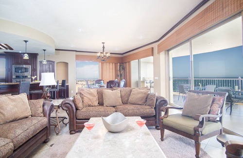 Bella Vista Condo | 313 m² Condo ∙ 4 bedrooms ∙ 8 guests