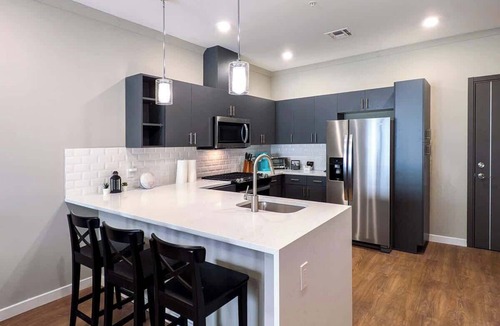 Dunellen Apartment | 321 Modern 1BR Apt Walk to NJT