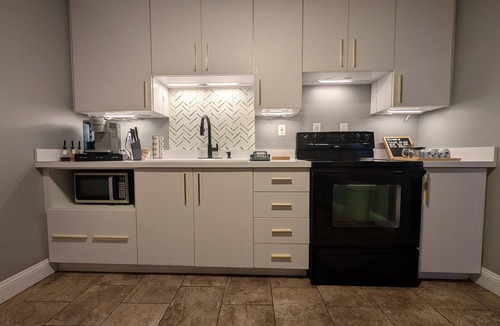 Jacksonville House | 3BR Duplex w/155" Theater, Pool Table & Parking