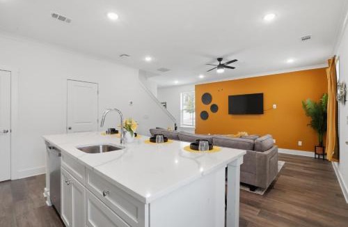 Cliftondale House | 3BR Townhome- Booking