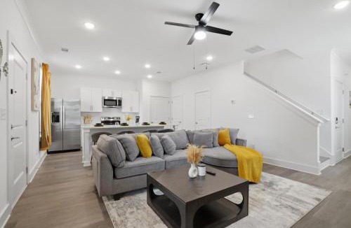 Cliftondale House | 3BR Townhome- Booking