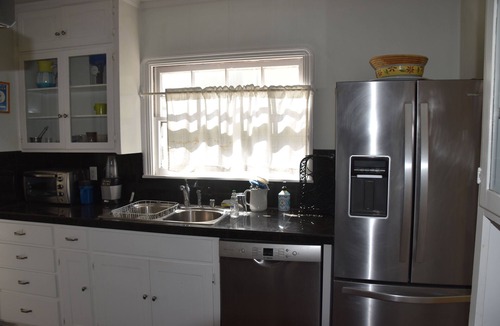Petaluma House | 4 bed 3 bath house in wine area near SF. Walk to town. Dog friendly PLV120240032
