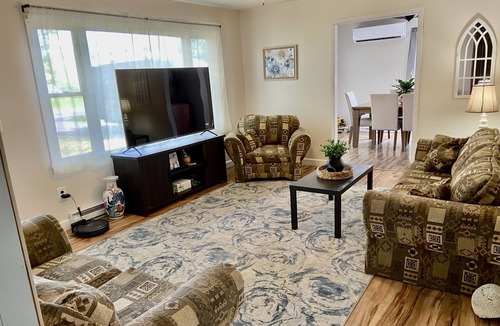 Old Fields House | 4 Minutes from Moorefield! Pet Friendly! 3 Bedroom!