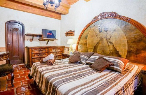 Taxco House | 400 m² House ∙ 3 bedrooms ∙ 6 guests