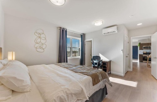 Spruce Hill Apartment | 4211 Suites