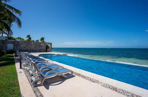 Zona Hotelera House | 4BR Beachfront Beautiful House w/Pool