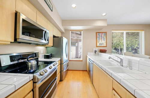 Olympic Valley Condo | 512 | 2BD Polished Comfort - Hot Tubs + Parking