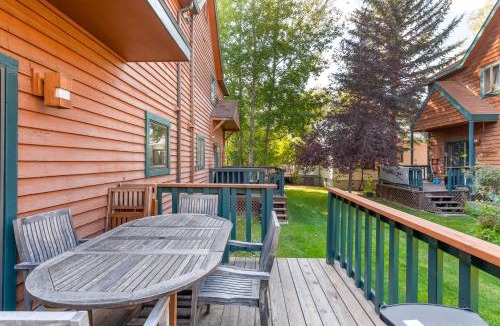Jackson House | 523 S Cache