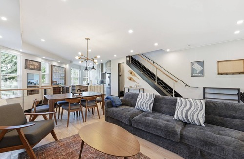 Stronghold House | 5BR DC Rowhouse · Rooftop · Sleeps 14 · Groups