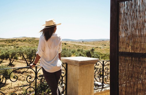 Valle de Guadalupe Villa | 7-bedroom Villa with pool, hot tub and amazing views in the heart of the Valley