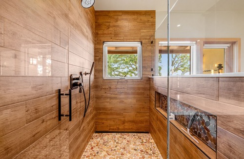 Cloverdale House | 70-acre luxury vineyard estate with 360-degree view, lap pool, hot tub - dogs OK
