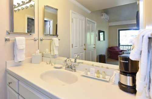 Napa Hotel | 703 Cottages at Silverado residence