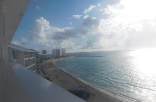 Punta Cancun Apartment | 8th Floor Caribbean Beach View Studio