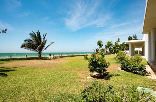 Chicxulub Puerto House | 97985 Stunning beachfront Suites Wi-Fi East of Progreso