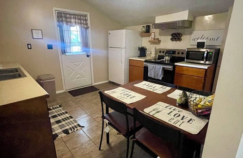 Carlisle Apartment | A charming 2 bedroom apartment a few blocks from Dickson college