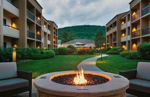 Mahwah House | A short drive from Greenwood Lake Airport! 2 Family-friendly Units! FREE Parking
