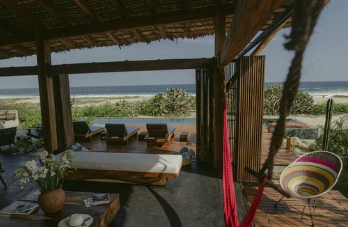 Puerto Escondido House | A sophisticated atmosphere on a virgin beach.