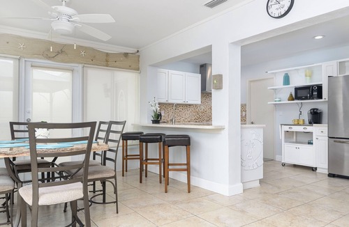 Flor-a-mar House | A wonderful space to relax and unwind. Perfect for family or intimate occasion.