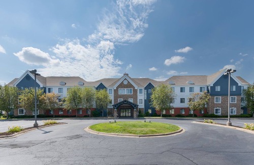 Eagan Apartment | Accessible Suite with Soaking Tub & Full Kitchen