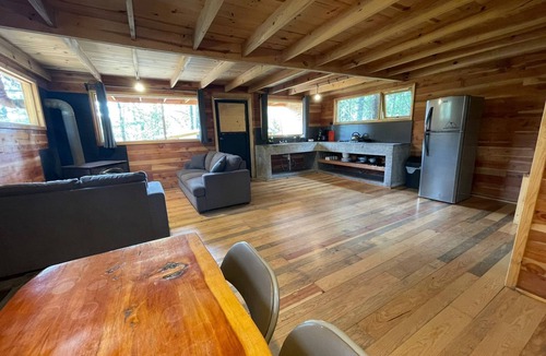 Pueblo Nuevo Cabin | Acogedora Cabaña del bosque Parque La Pirámide